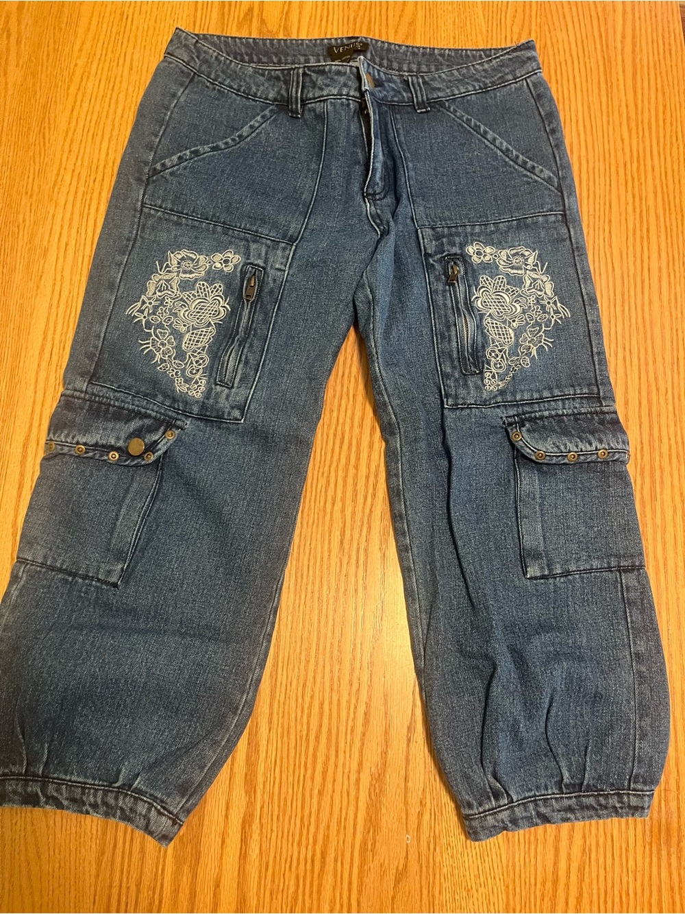 VENUS Cargo-Style Embroidered Floral Crop Capri Jeans Womens Size 6